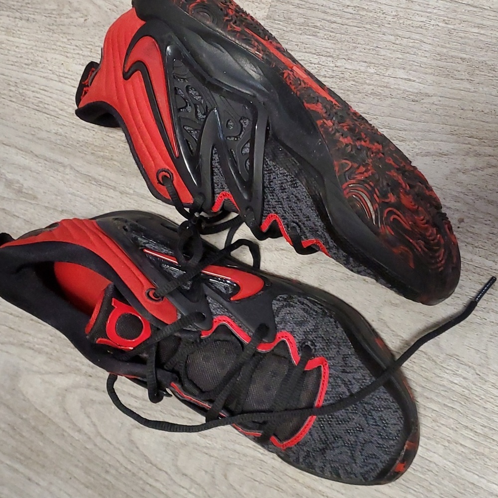 Size 8 KD basketball shoes